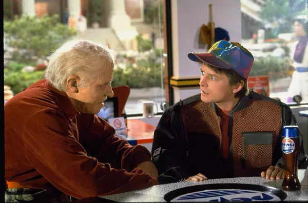 Michael J. Fox și Thomas F. Wilson în „Back to the Future Part II” (1989)