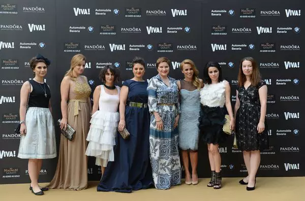 Echipa VIVA (Daria Georgescu, Daciana Rudan, Raluca Tamas,Cristina Stanciulescu, Oana Popoiag, Claudia Cojocea, Florentina Liutic)