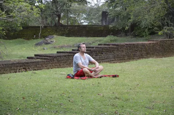 Catalin Botezatu meditatie Polonnaruwa 