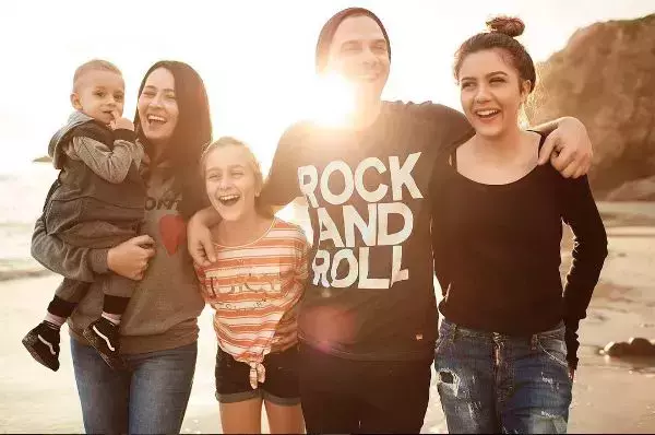 amalia-nastase-alessia-emma-toma-razvan-vasilescu-2-1