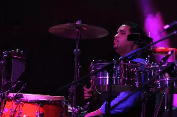 Gilberto Torres (percutie)