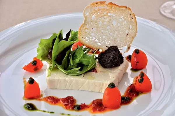 Terina de branza de capra cu mix de ardei gras