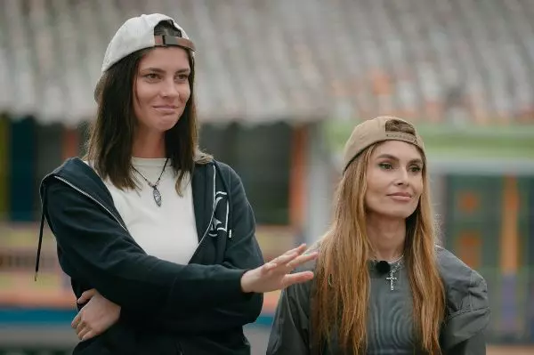 4. Laura Giurcanu și Sânziana Negru