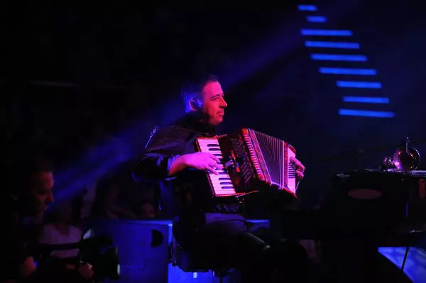 Viorel Sirbu (pian, trompeta, acordeon)