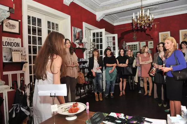 Alice in Tara Minunilor la British Gallery