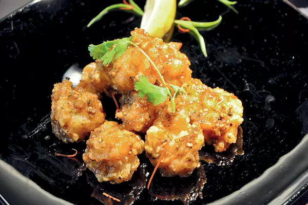 Creveti cu sos de stridii, usturoi si piper