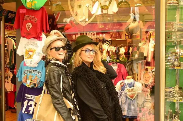 Laura Cosoi Germania