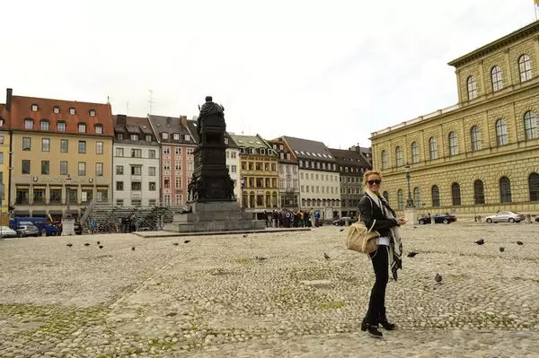 Laura Cosoi Germania