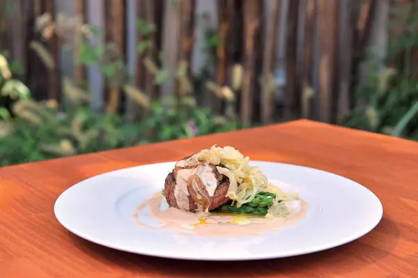 Muschi de vita cu foie gras, trufe si fenel