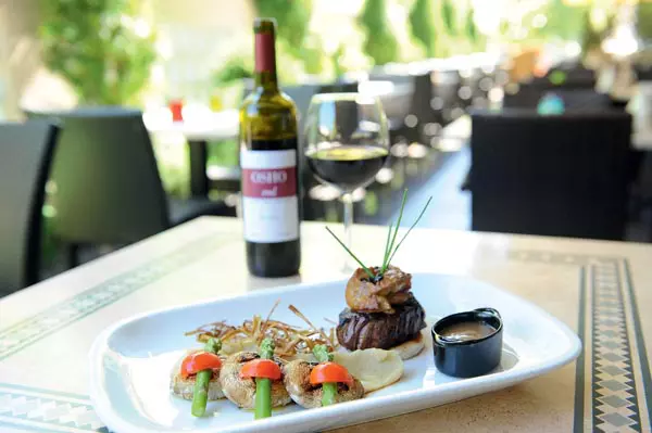 Beef file royal: muschi de vita maturat cu ficat de gasca