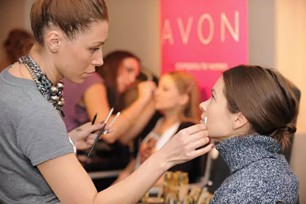 sesiune make up Avon