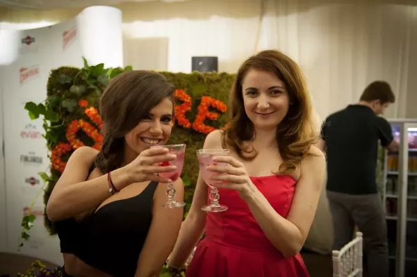 Ioana Popa (Brand Manager Bols, Gratiela Scarlat - Brand Manager Remy Martin&Cointreau)