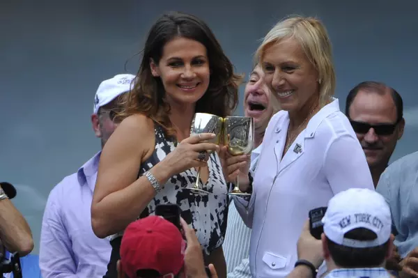Martina Navratilova a cerut-o în căsătorie pe prietena ei, Julia Lemigova la US Open 