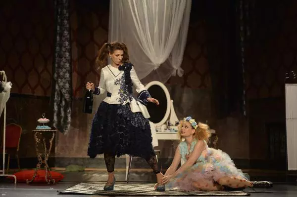 Alina Chivulescu si Adina Galupa