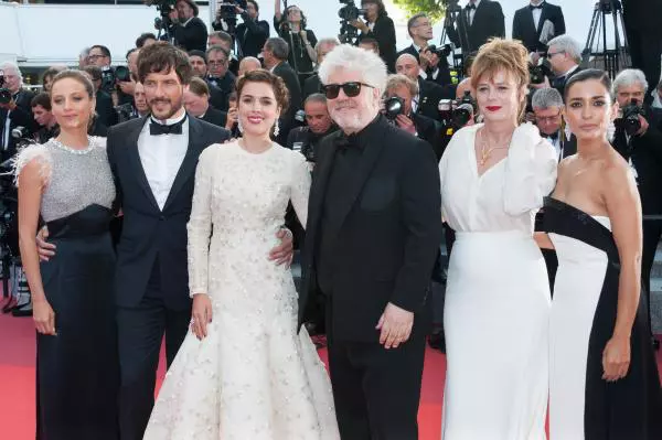 Pedro Almodovar si echipa filmului Julieta