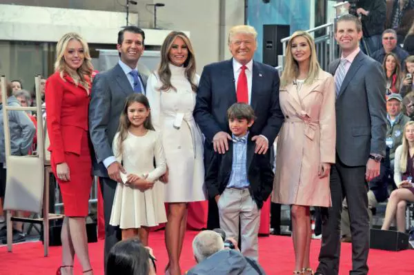 Clanul Trump: Tiffany, Donald Jr., Melania, Donald, Ivanka, Eric și doi dintre copiii lui Donald Jr., Kai Madison și Donald John III