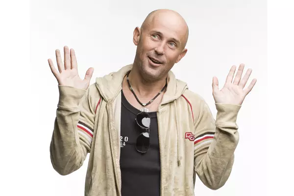 Mugur Mihăescu a speriat fetele la Mi-s de la ţară (1)