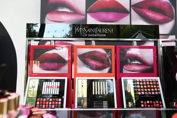 Corner Yves Saint Laurent