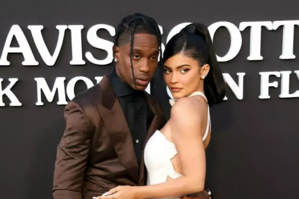 2. Kylie Jenner și Travis Scott