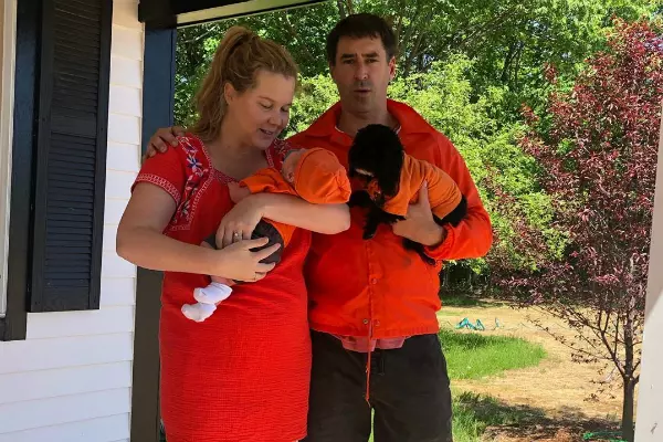 9. Amy Schumer și Chris Fischer
