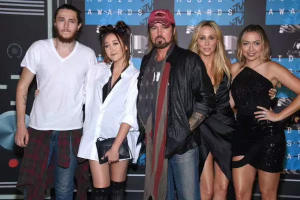 Braison Cyrus, Noah Cyrus, Billy Ray Cyrus, Tish Cyrus și Brandi Cyrus