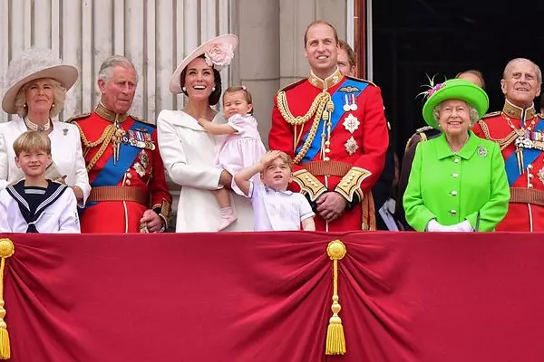 1. Există un motiv întemeiat pentru care a purtat piese vestimentare în culori neon