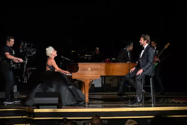 8. Lady Gaga și Bradley Cooper au fost protagoniștii unui moment emoționant