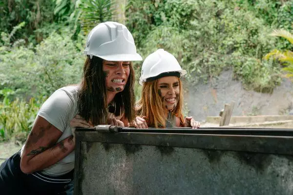 6. Laura Giurcanu și Sânziana Negru