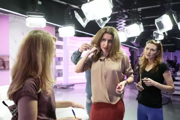 Carmen raspunde la cateva intrebari pentru VIVA