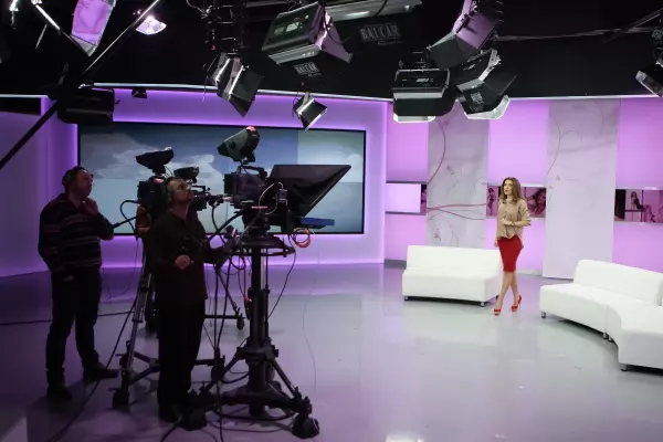 In spatele camerelor de luat vederi