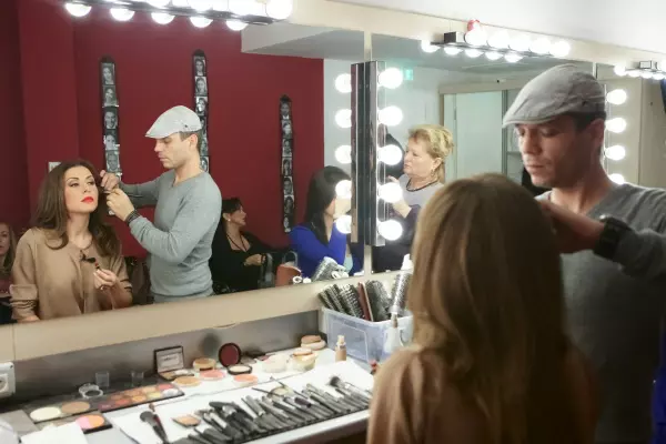 Ultimele retusuri de machiaj