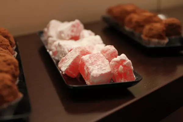 turkish delight cu sirop de trandafiri