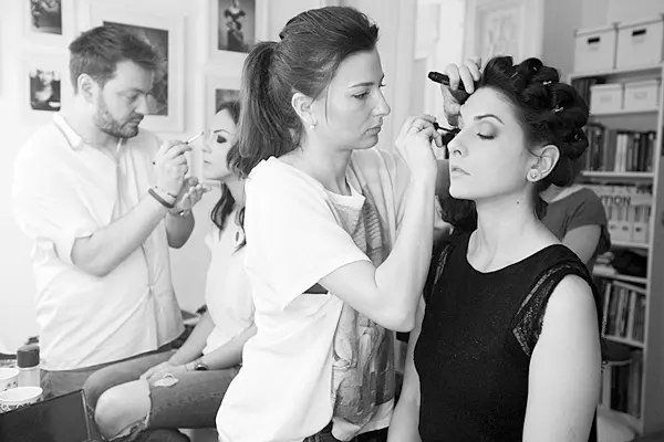 Irina Marinescu si Andreea Badrala la machiaj