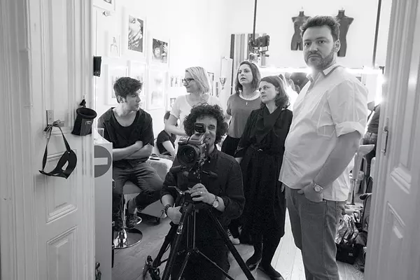 Sorin Stratulat, Ana Andrei, Daria Georgescu, Marius Baragan, Luana Danet si Alexandru Abagiu in cautarea cadrului perfect