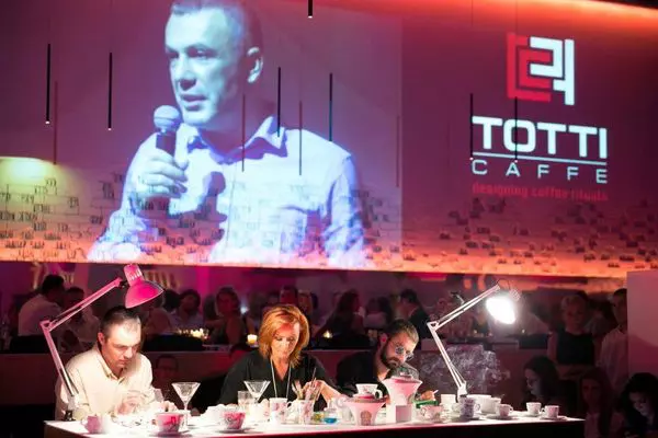 Ciubi, Ana Wagner si Robert Obert 