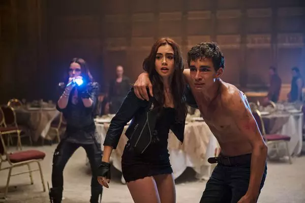 Instrumente Mortale: Oraşul Oaselor