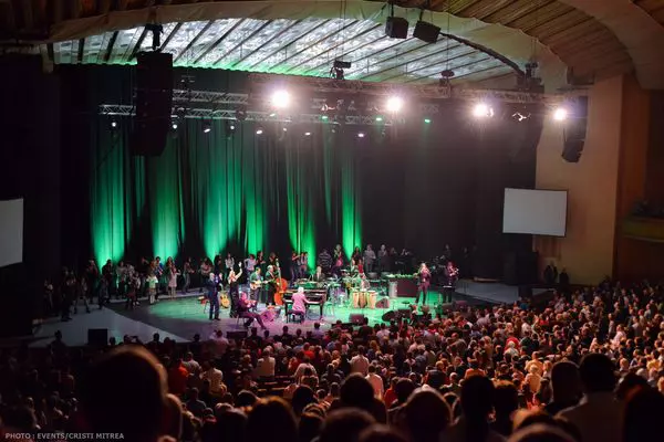 Concert Pink Martini