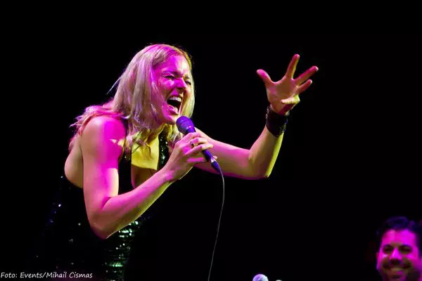 Concert Pink Martini