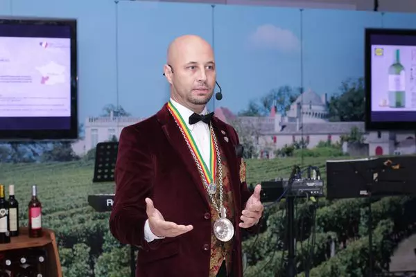 Somelierul Eduard Jakab