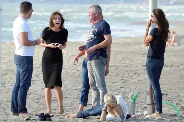 Catrinel Menghia la plaja