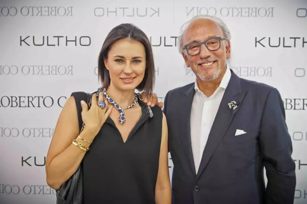 Roxana Voloseniuc purtand o bijuterie unicat Snake din colectia Animalier, impreuna cu Roberto Coin