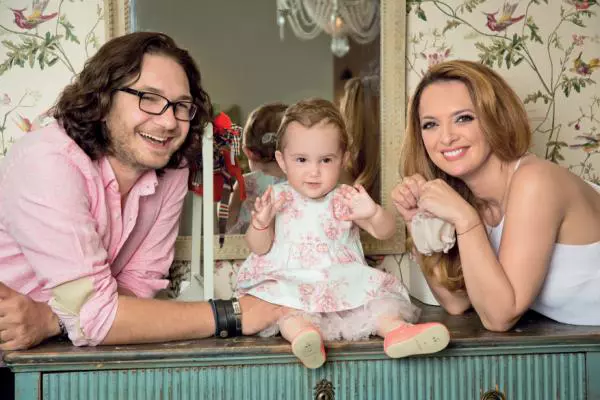 Florin Dumitrescu (27), Ava Elisabeta (2 ani) și Mia Victoria (6 luni)