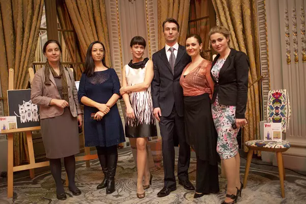 Mirona Hritcu (Fundatia Ringier) și echipa GoldArt (parteneri VIVA Charity Gala)