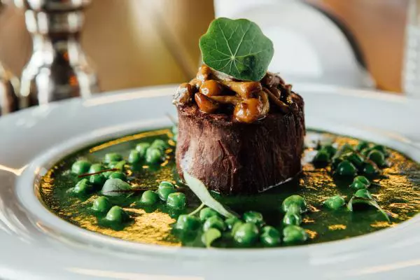 Muschi de vita cu ciuperci Chanterelle si clorofila de spanac