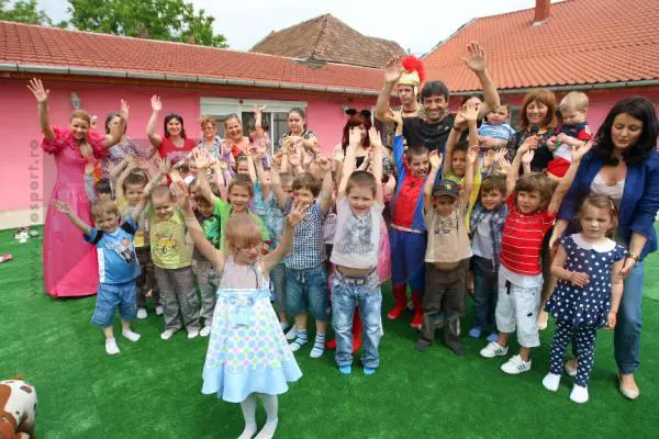 Iosif Rotariu a deschis "Castelul copiilor", aşa cum e denumită grădiniţa familiei Rotariu