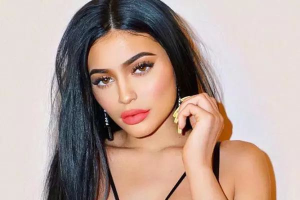 Kylie-Jenner-insarcinata7