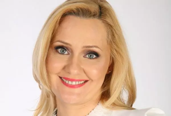 Elena Lasconi prezintă “Dincolo de poveştiri” din 10 septembrie, la Acasă