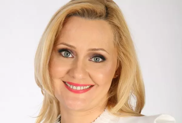 Elena Lasconi prezintă “Dincolo de poveştiri” din 10 septembrie, la Acasă