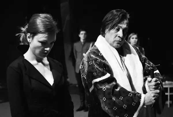 Marius Bodochi si Alexandra Murarus. Repetiti Hamlet in regia lui Marcel Top. Foto Cristina Tinta