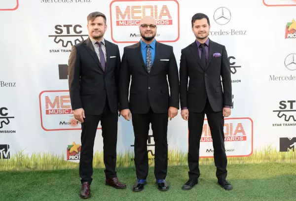 3-Sud-Est-Green-Carpet-Media-Music-Awards-2014